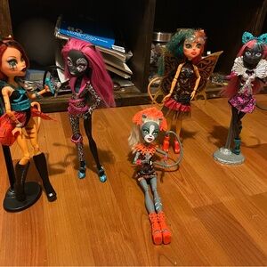 looking to trade/sell these! iso catty noir friday the 13th doll